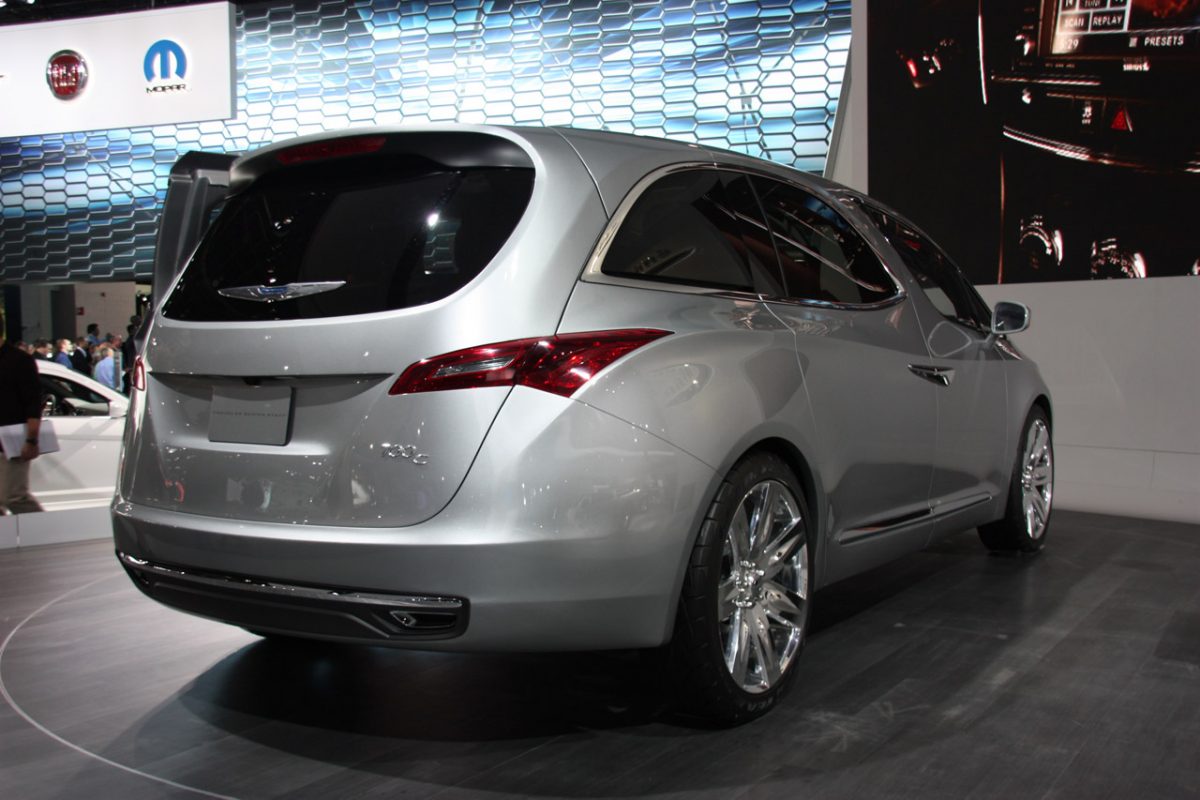 CHRYSLER TOWN & COUNTRY