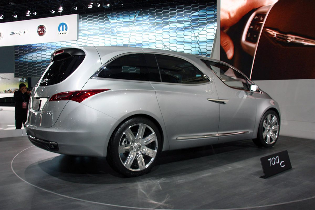 CHRYSLER TOWN & COUNTRY