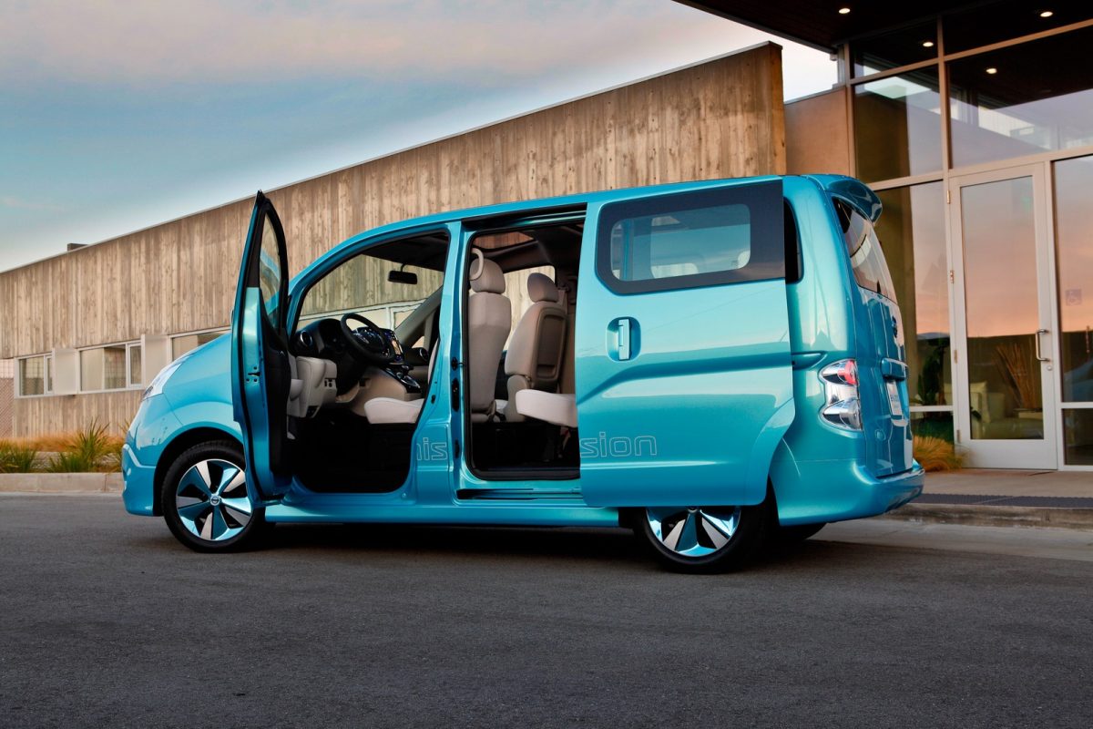 NISSAN NV200