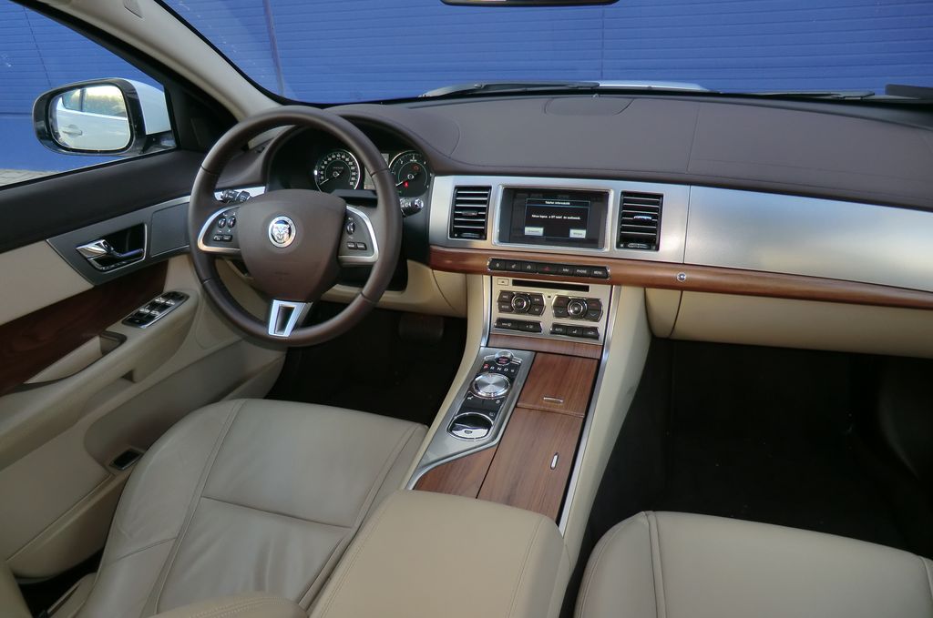 JAGUAR XF