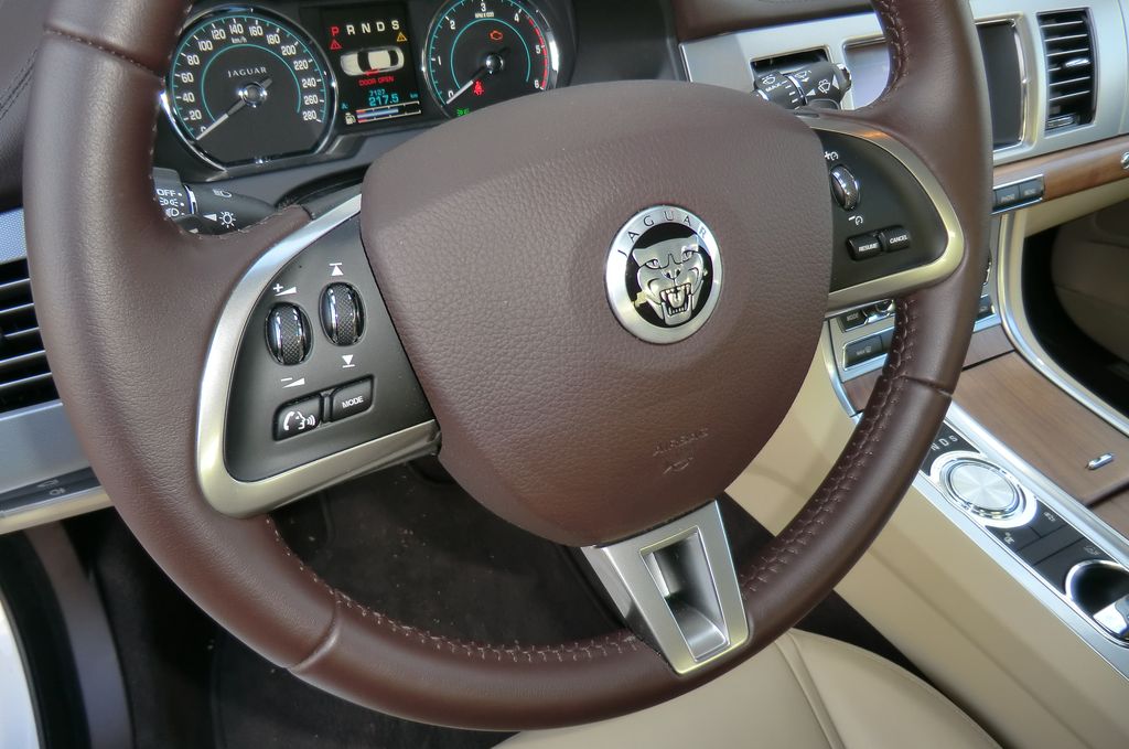 JAGUAR XF