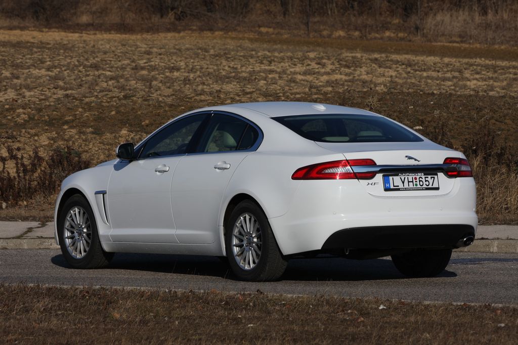 JAGUAR XF