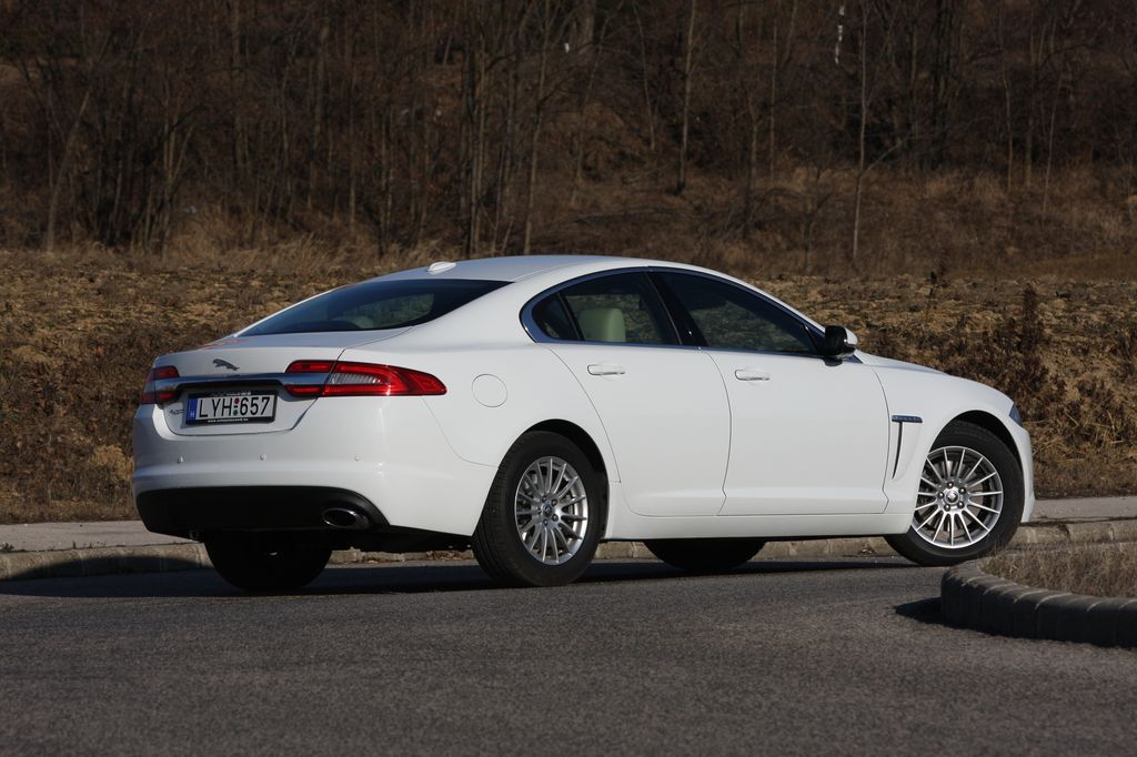 JAGUAR XF