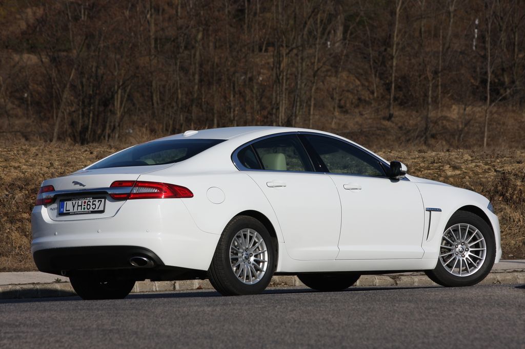 JAGUAR XF