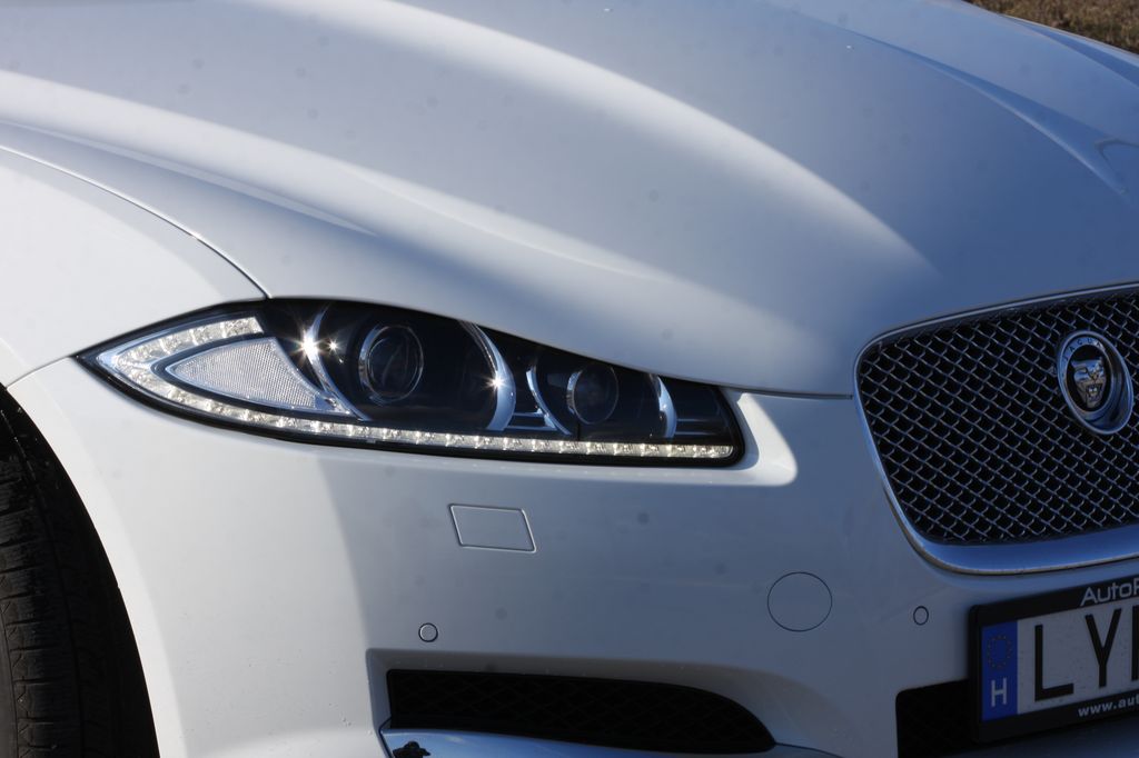 JAGUAR XF