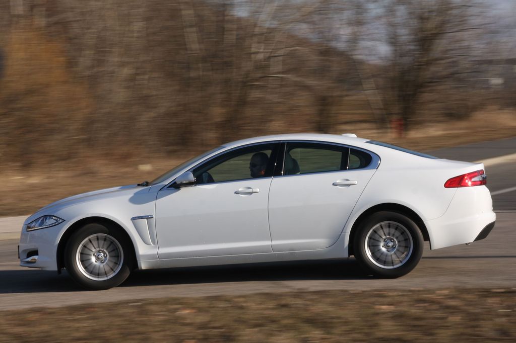 JAGUAR XF
