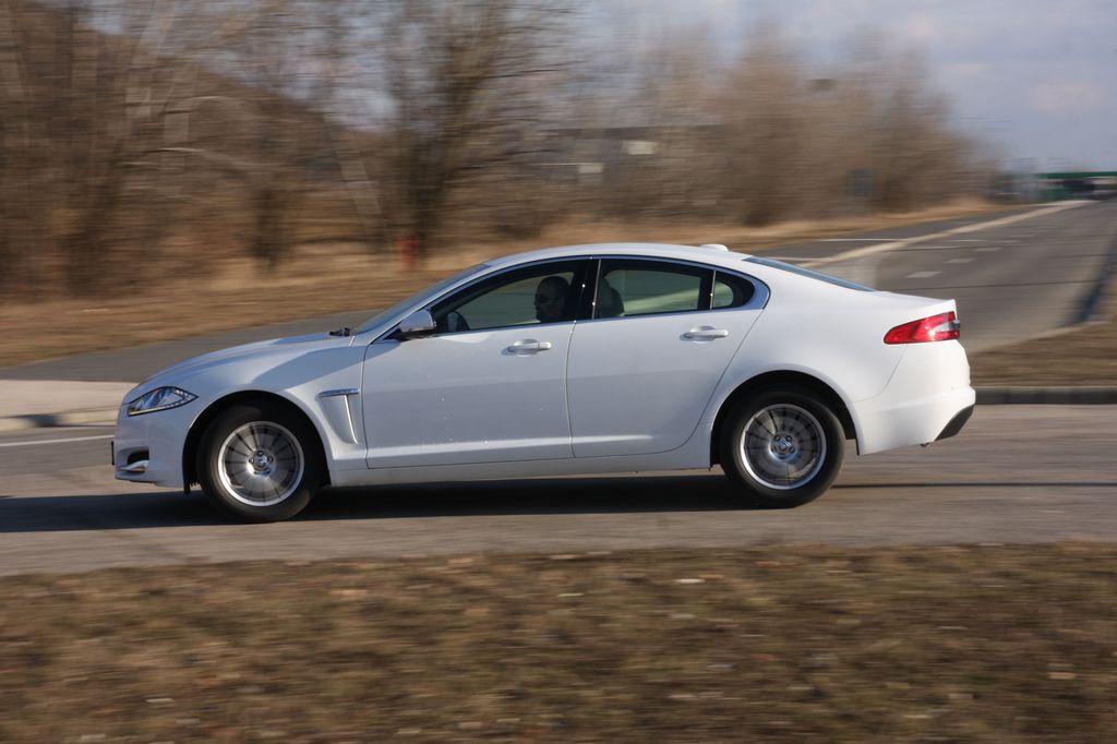 JAGUAR XF