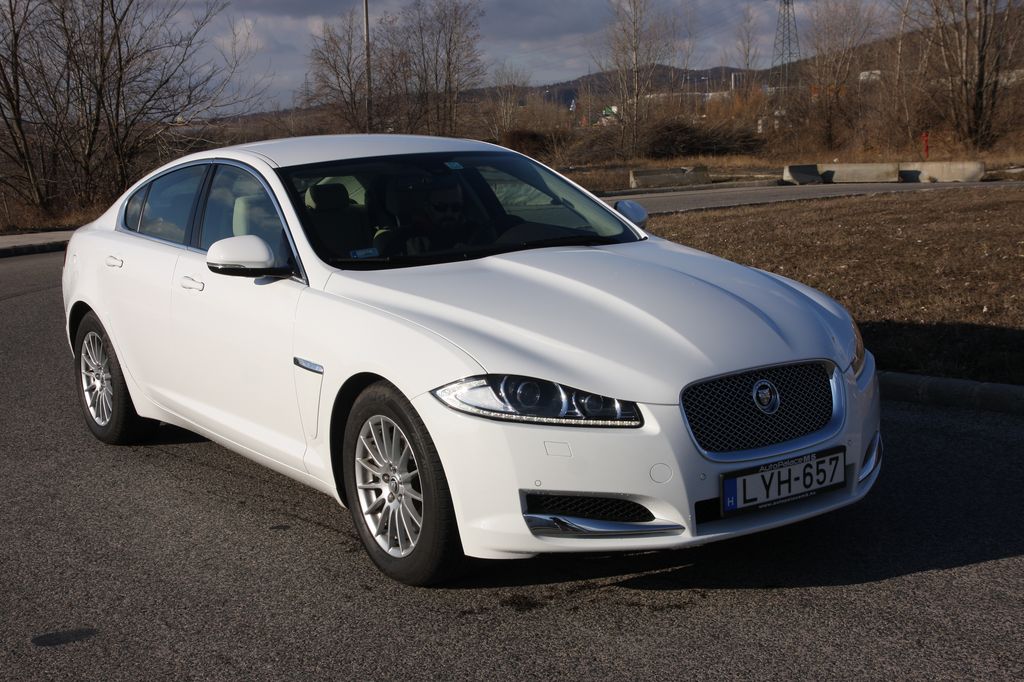 JAGUAR XF