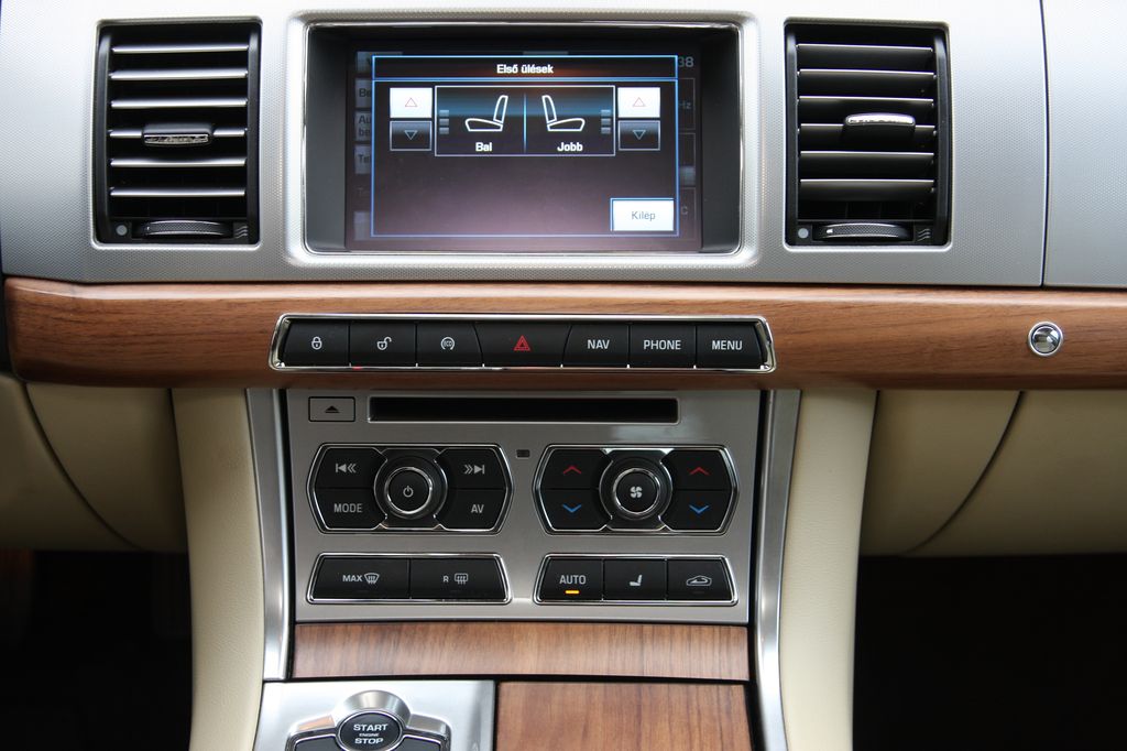 JAGUAR XF