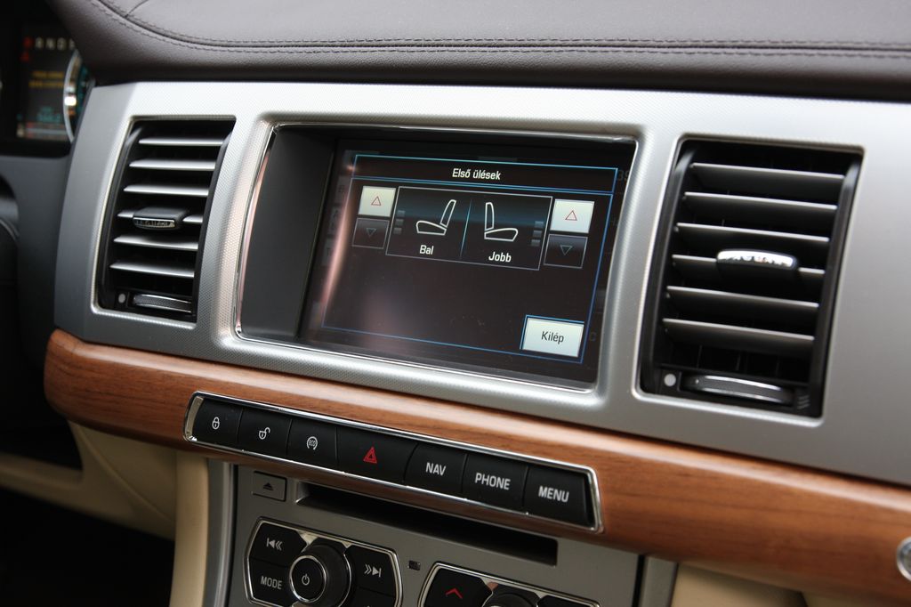 JAGUAR XF