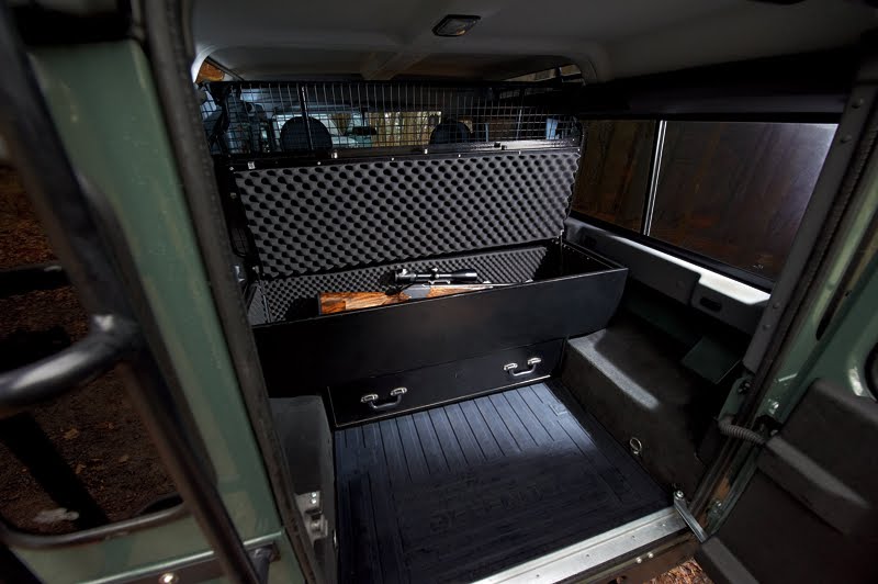 LAND ROVER DEFENDER