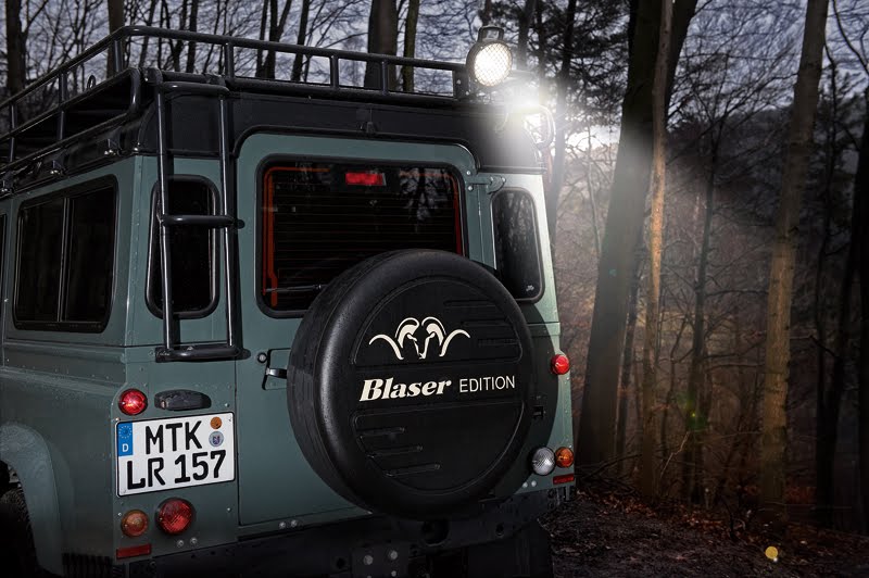 LAND ROVER DEFENDER