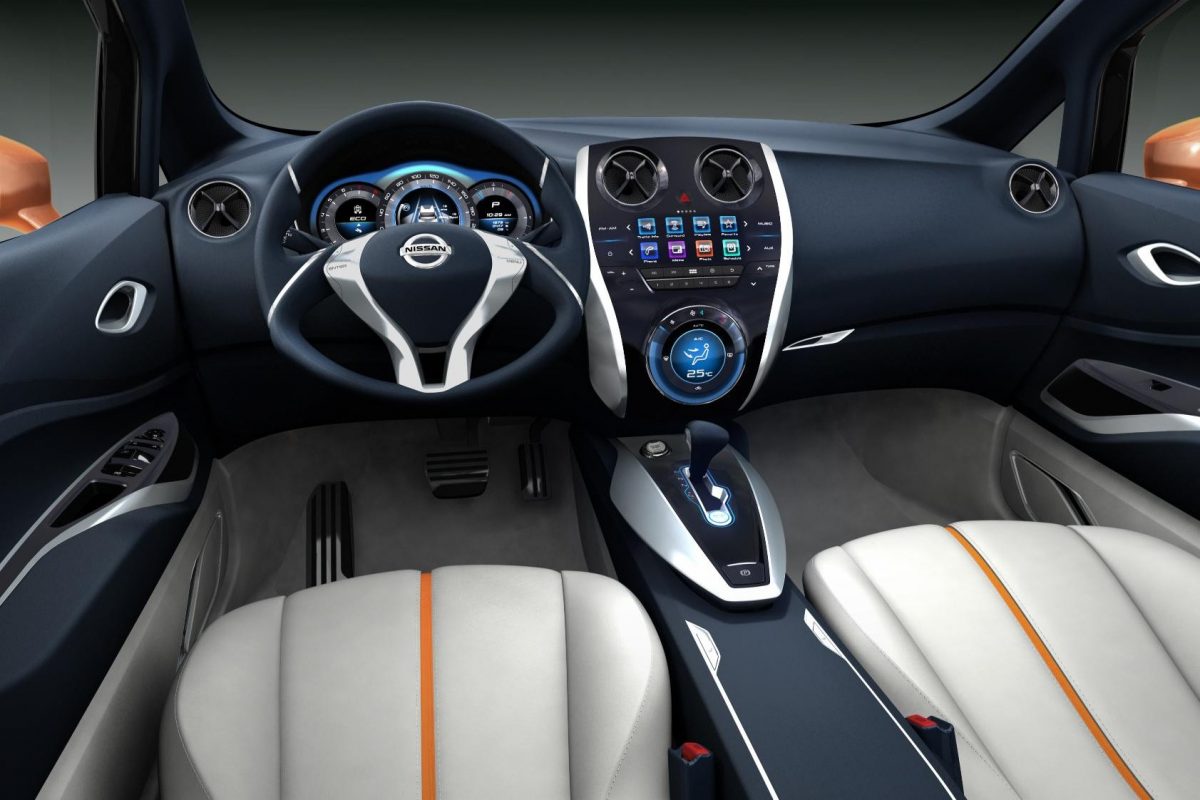 NISSAN TIIDA