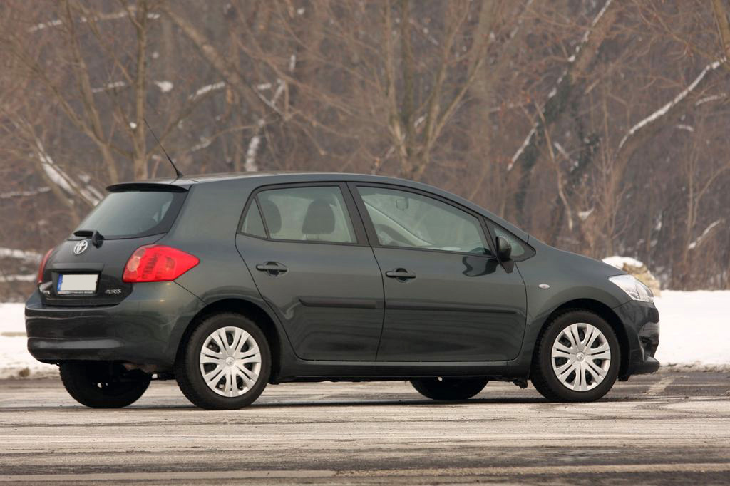 TOYOTA AURIS