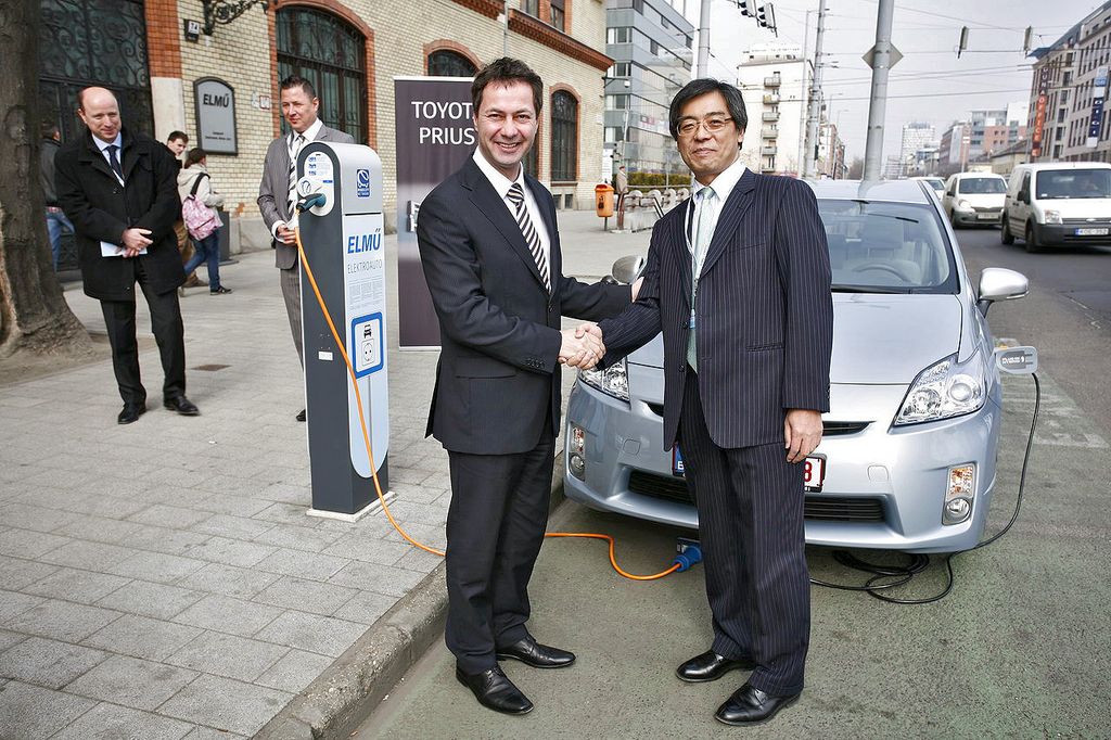 TOYOTA PRIUS