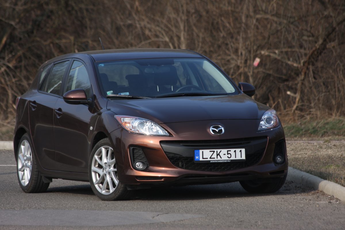 MAZDA 3