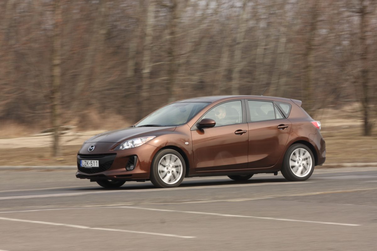 MAZDA 3