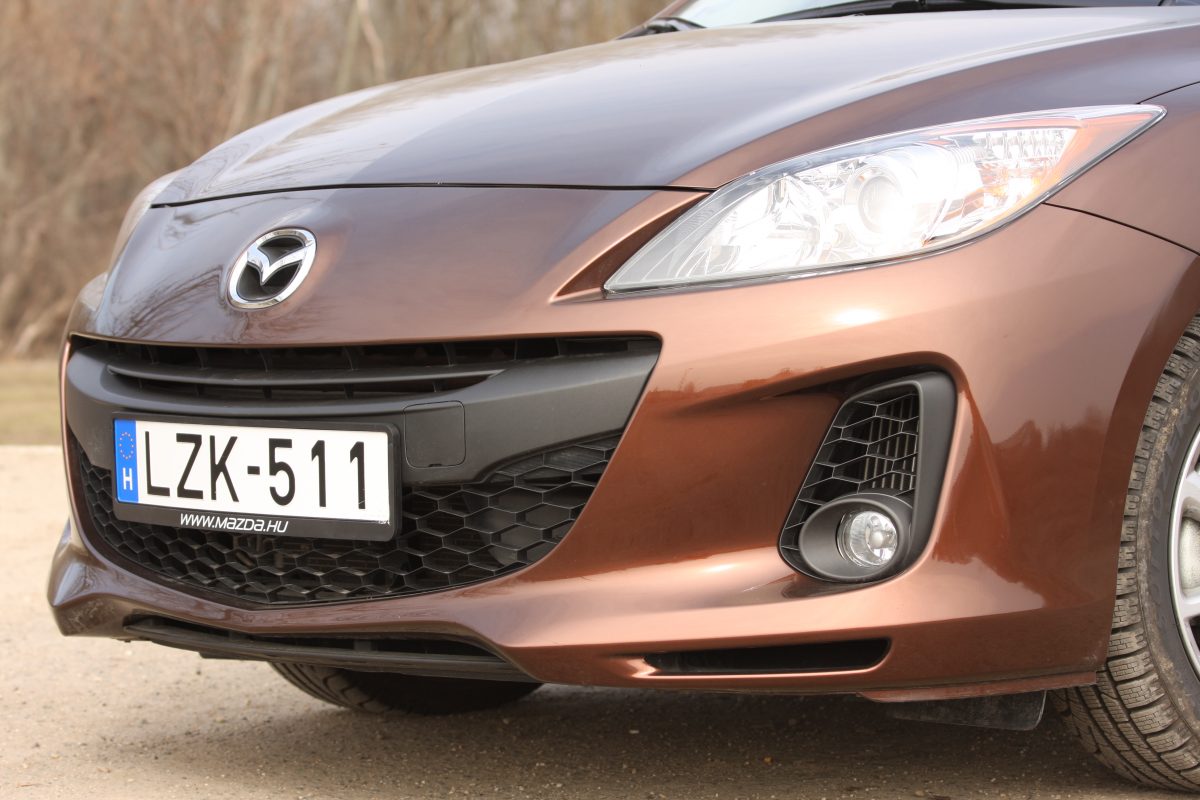 MAZDA 3