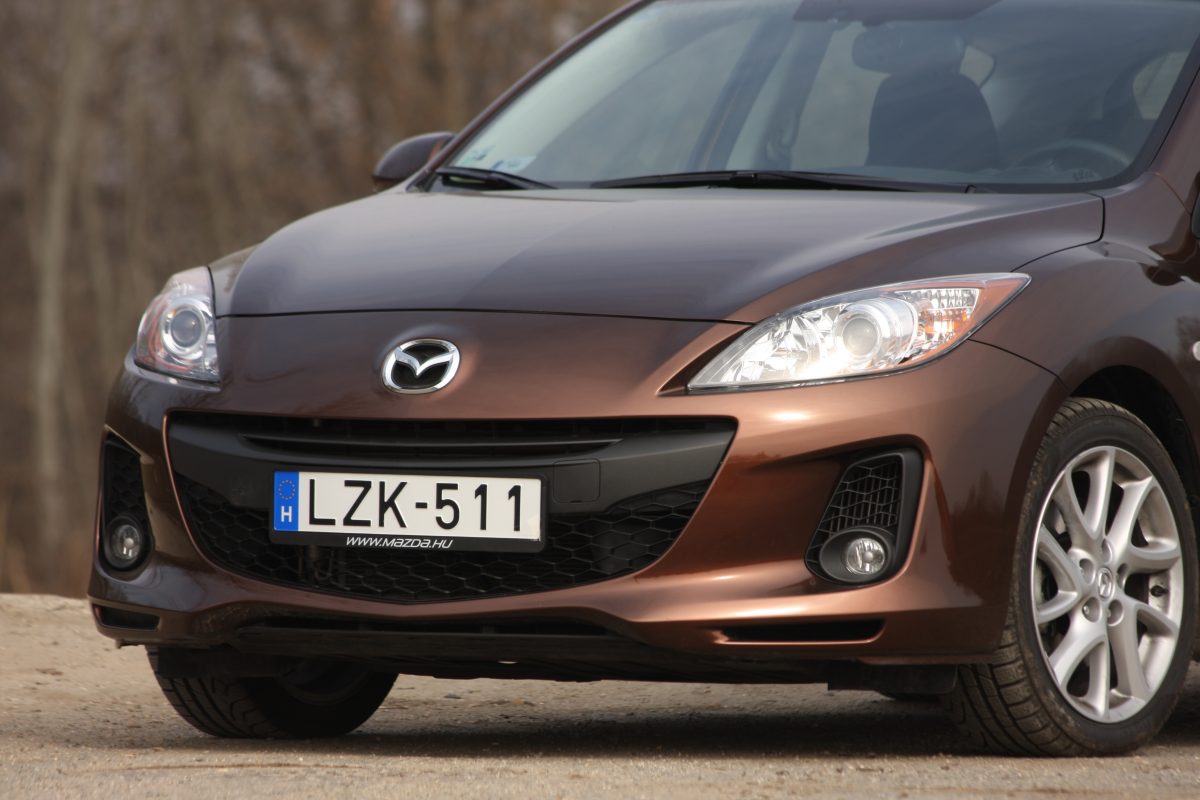 MAZDA 3