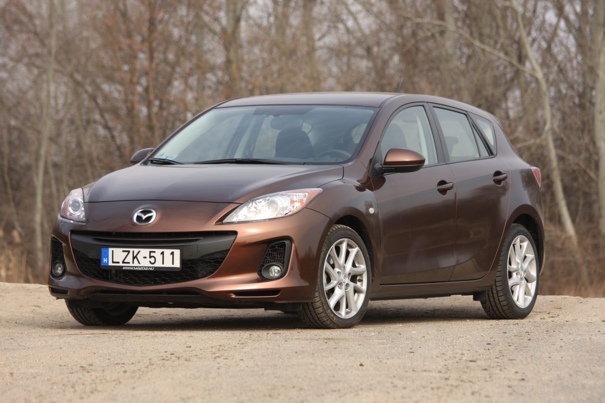 MAZDA 3