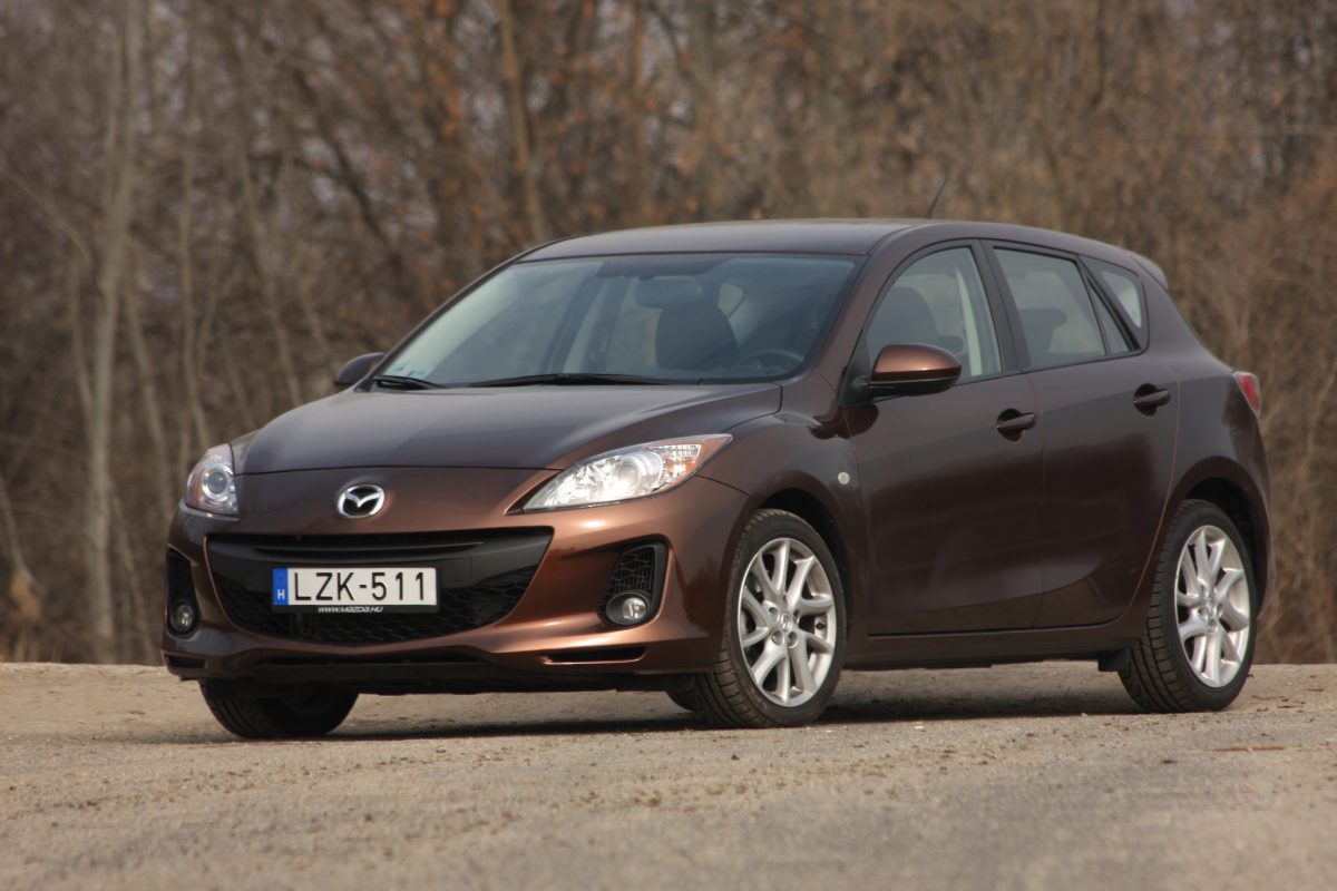 MAZDA 3
