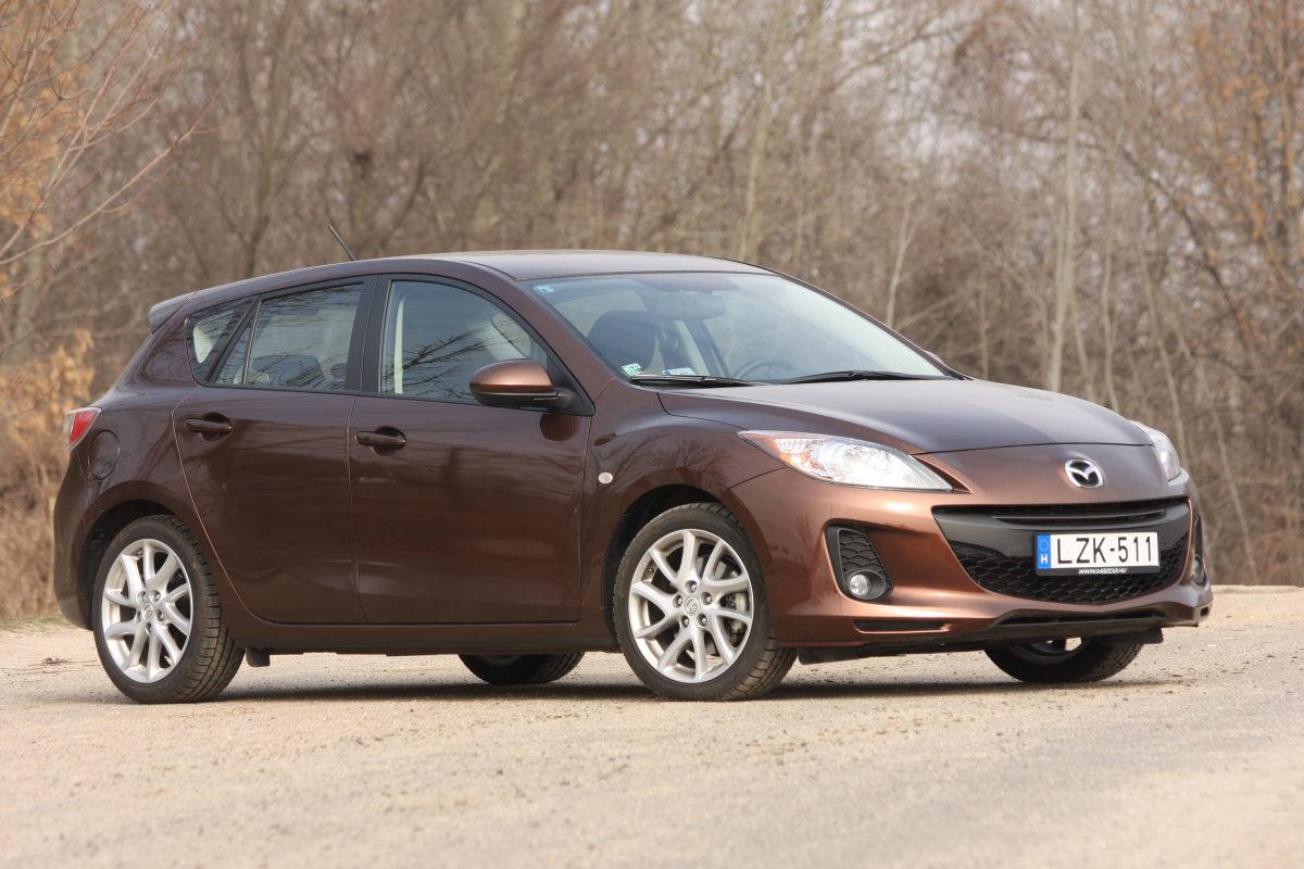 MAZDA 3