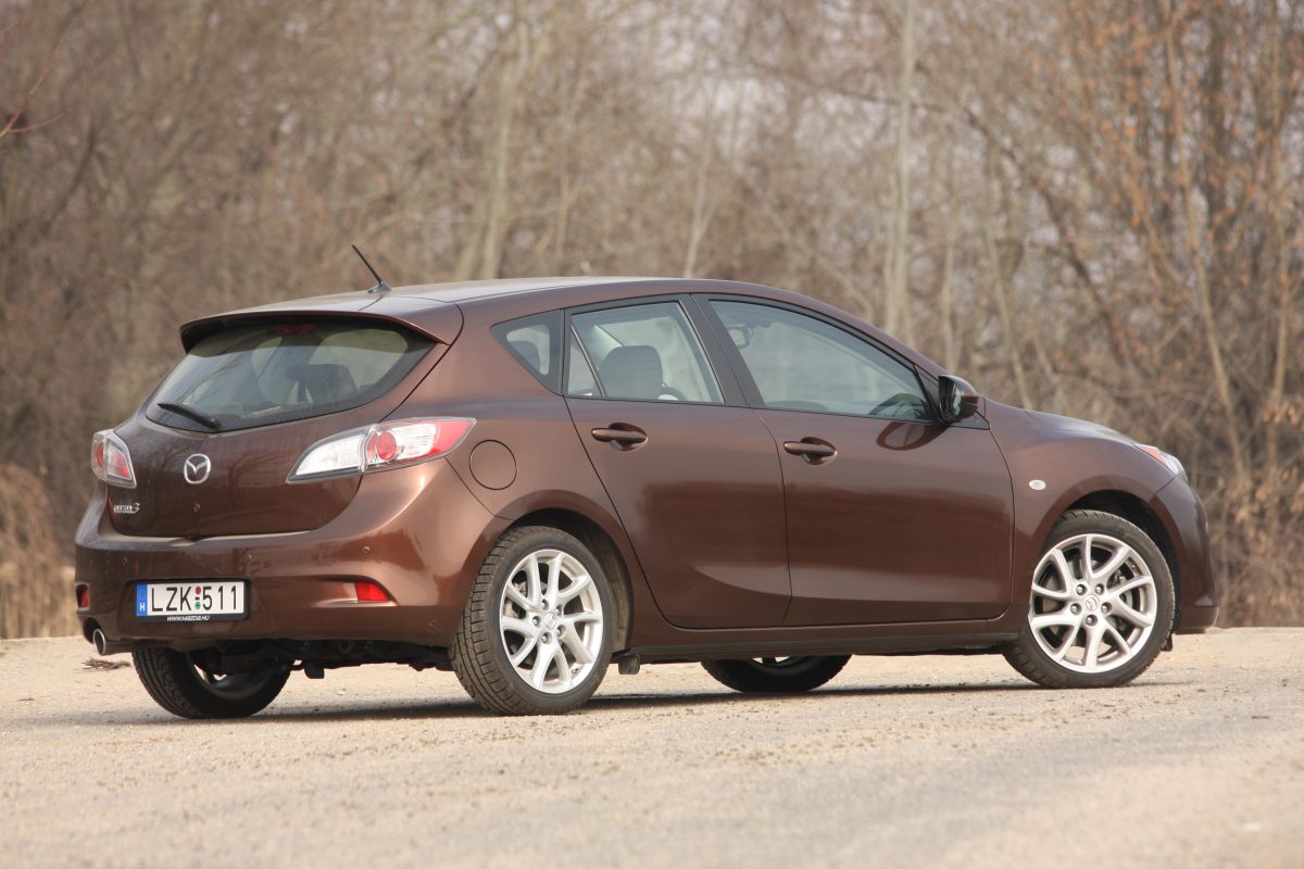 MAZDA 3