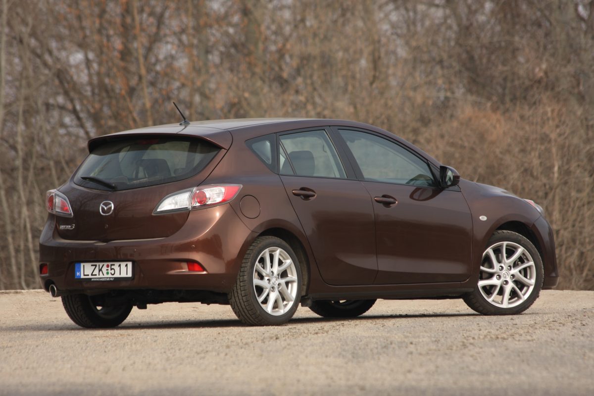 MAZDA 3