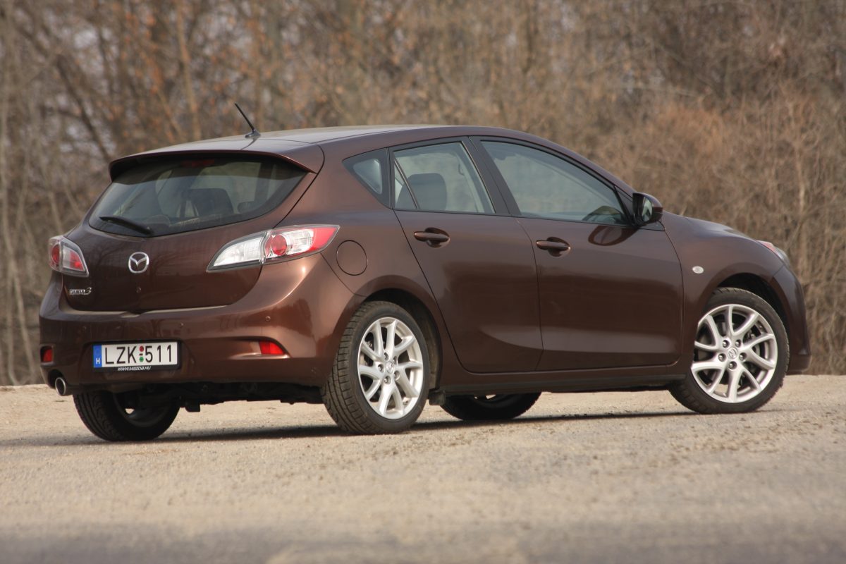 MAZDA 3