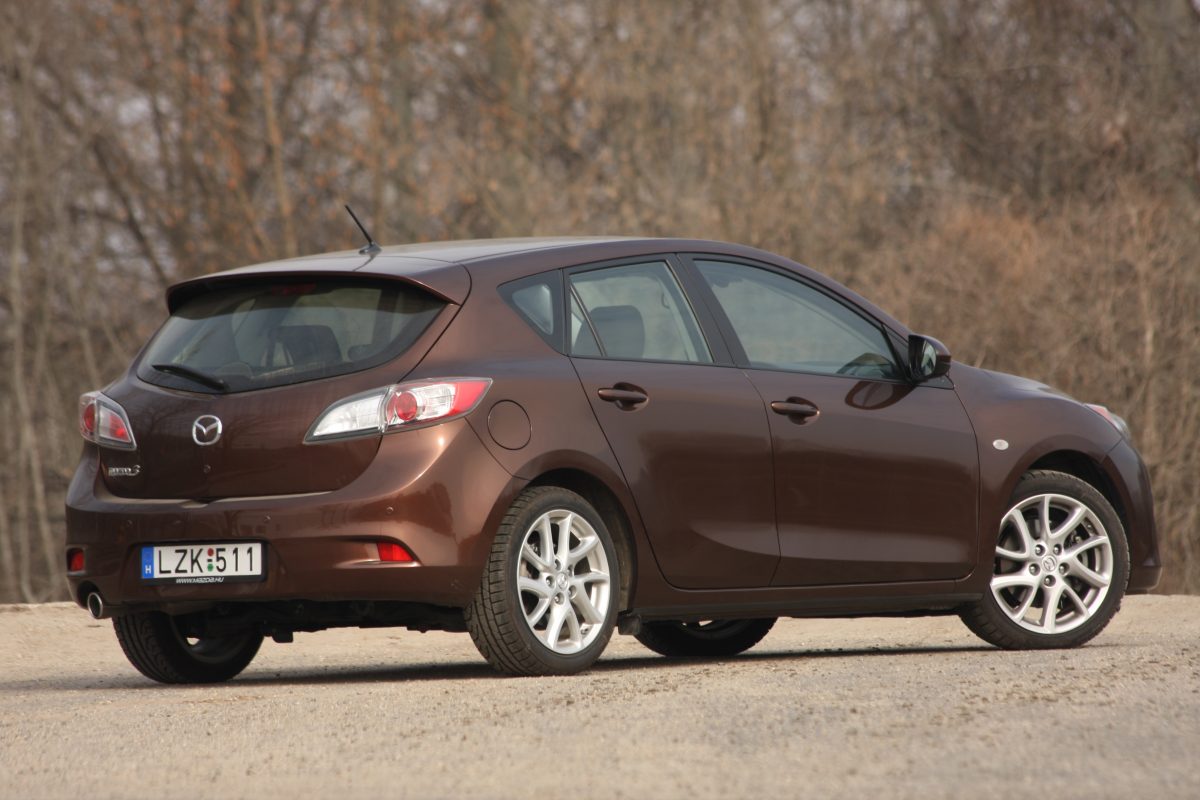 MAZDA 3