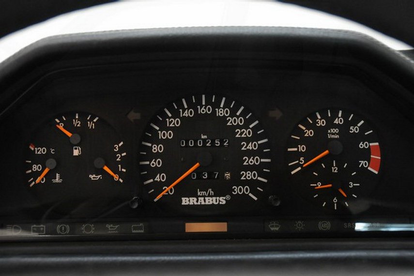 MERCEDES-BENZ E 500
