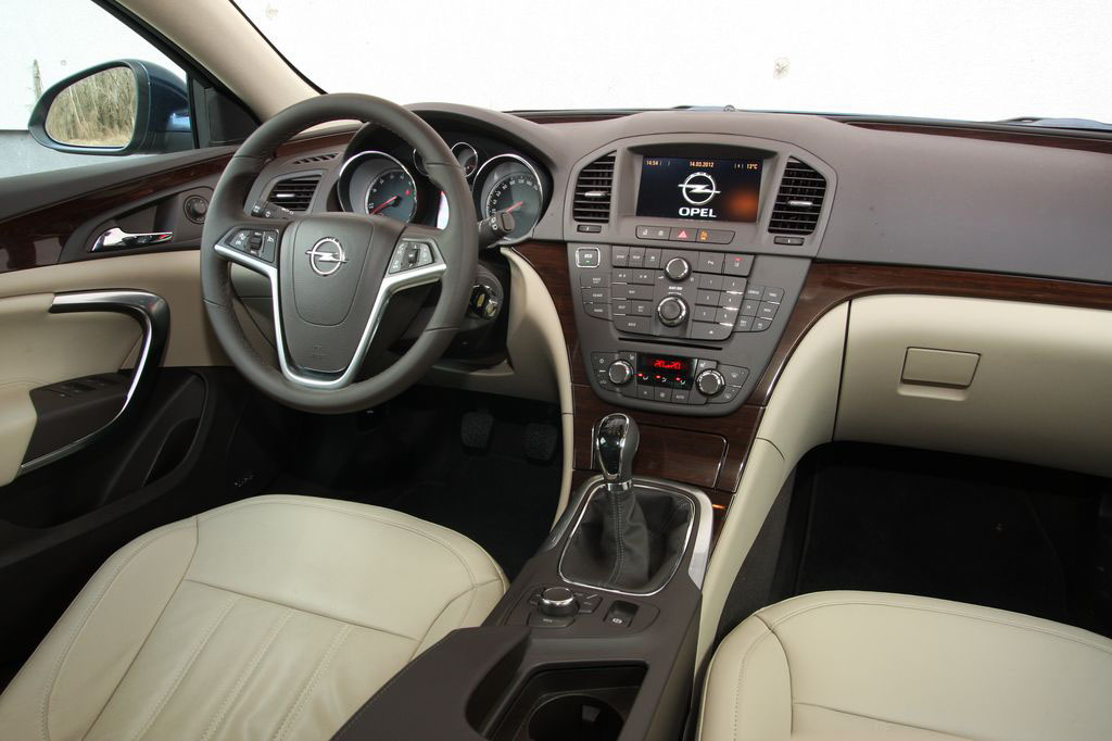 OPEL INSIGNIA