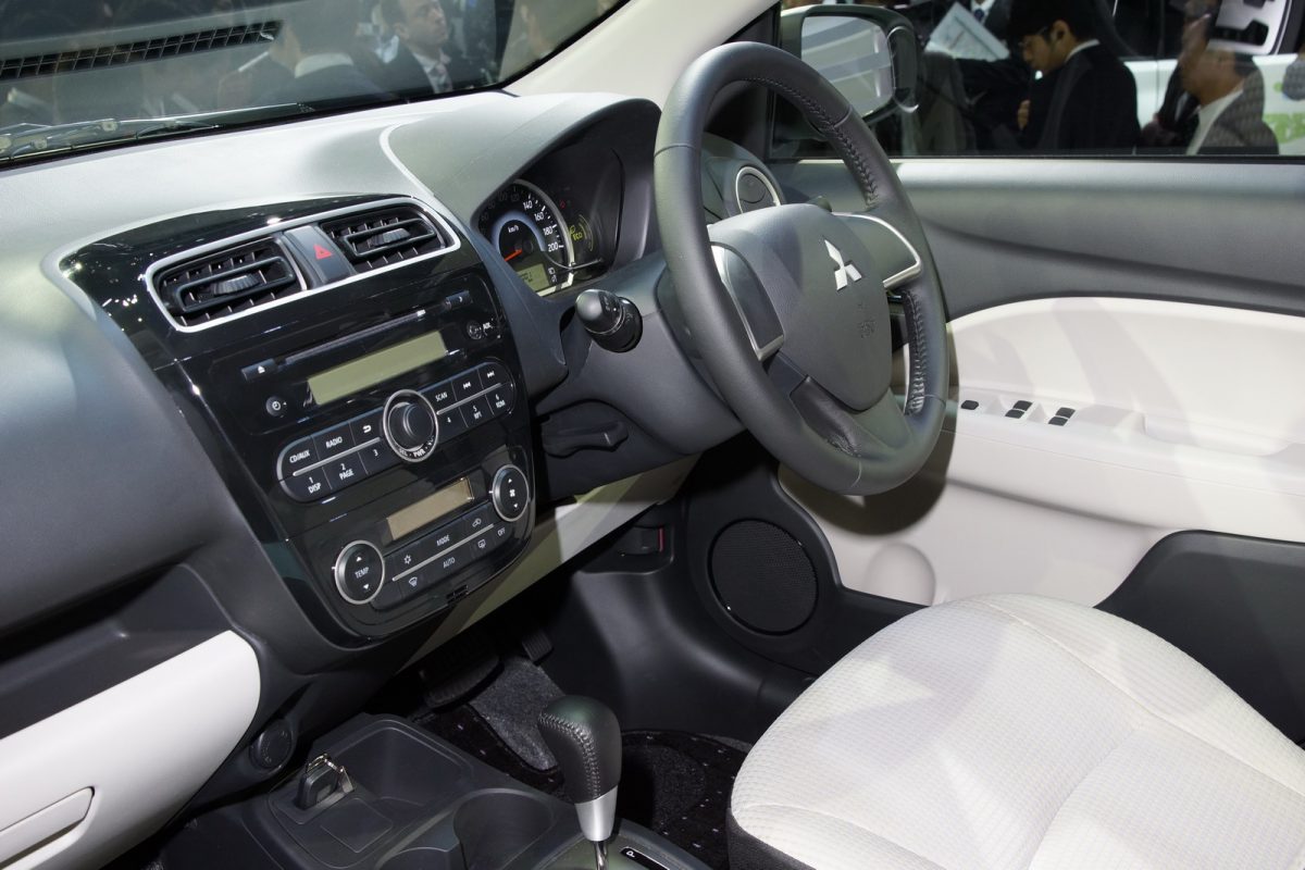 MITSUBISHI COLT