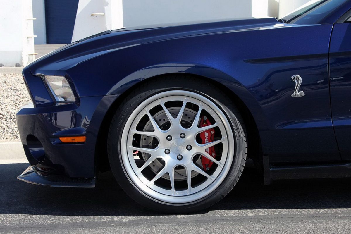 FORD MUSTANG