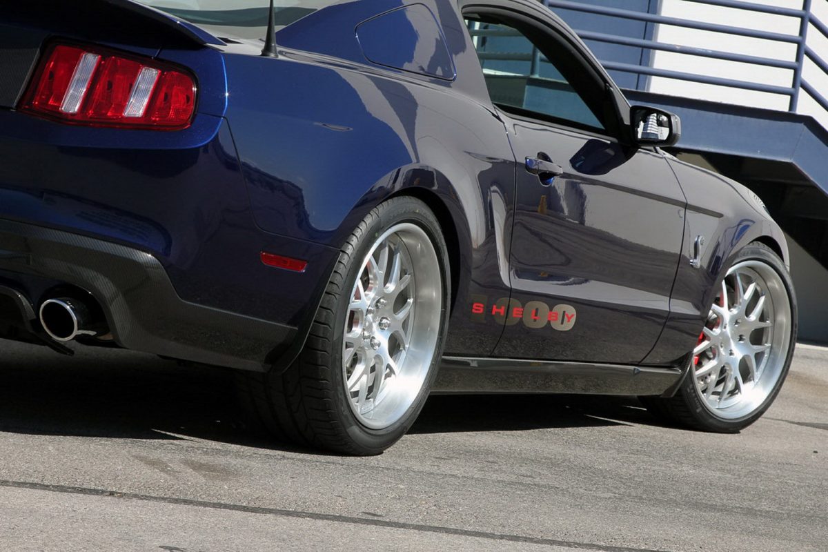 FORD MUSTANG
