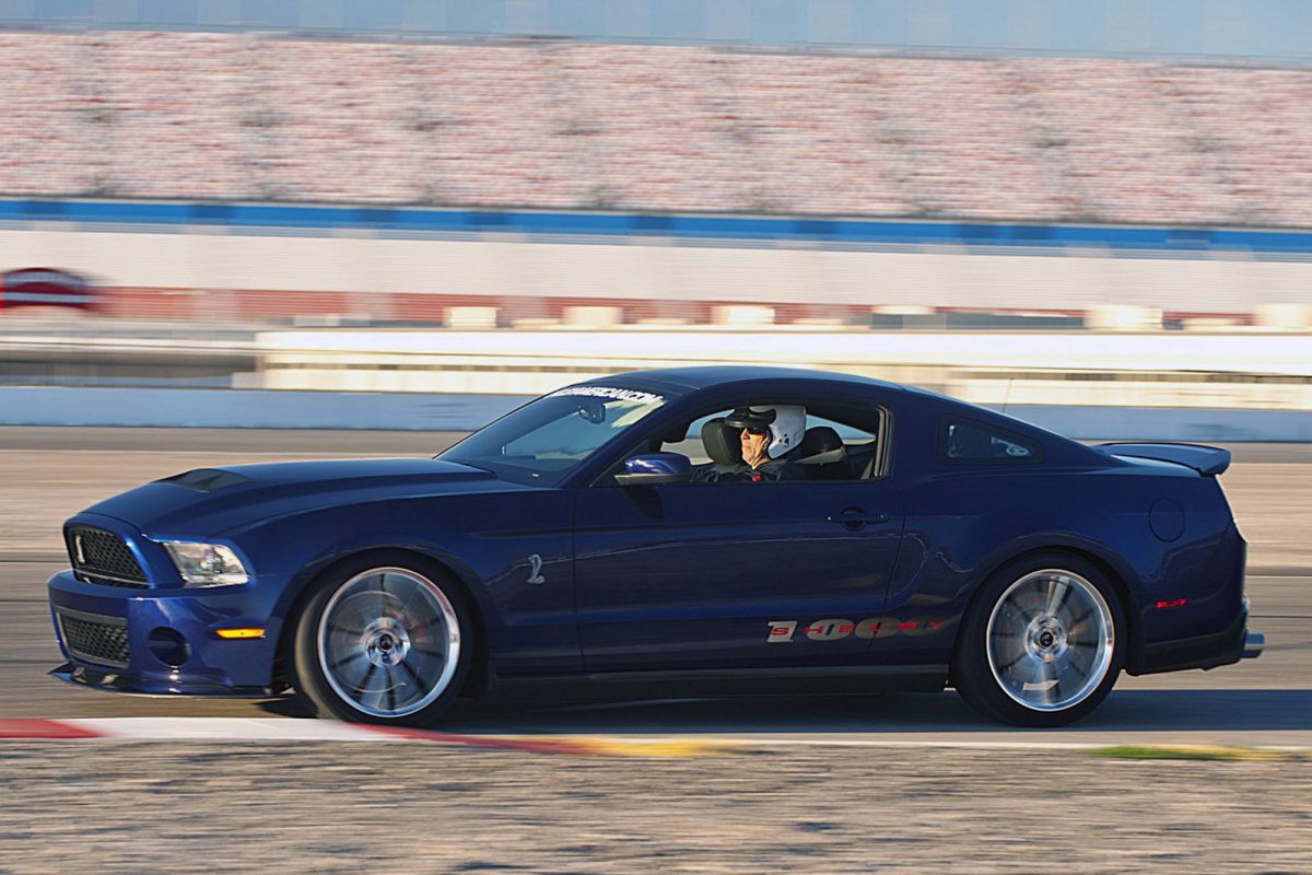 FORD MUSTANG
