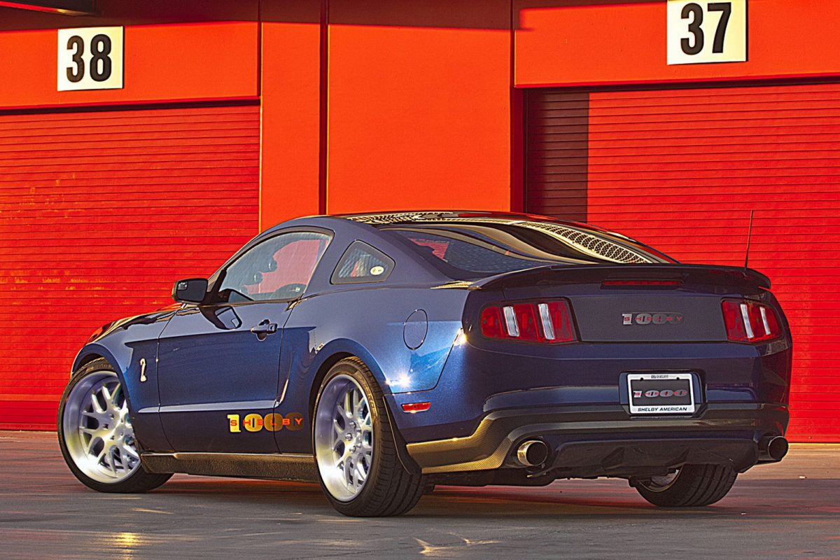 FORD MUSTANG