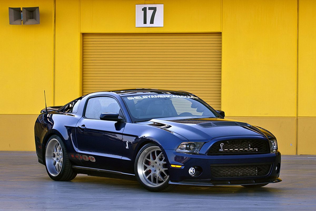 FORD MUSTANG