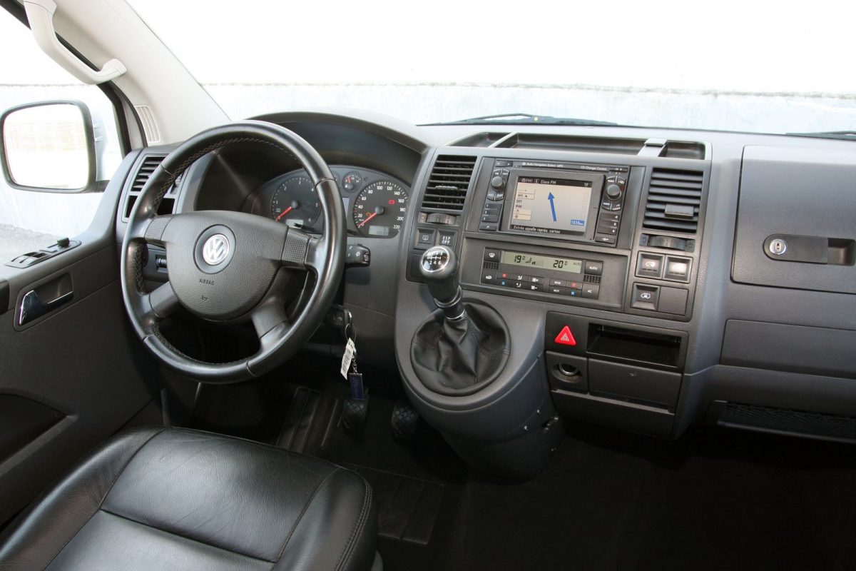 VOLKSWAGEN CARAVELLE
