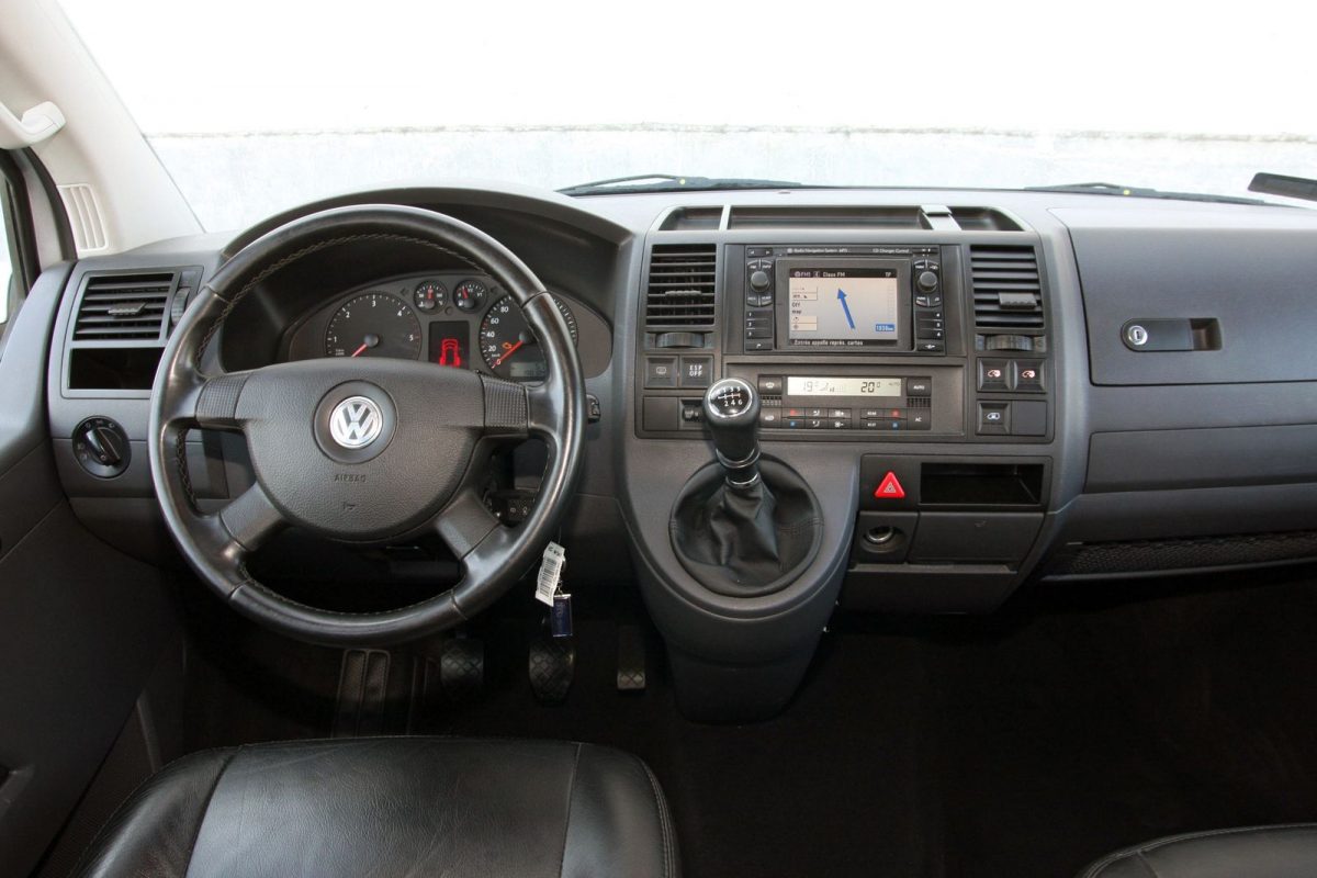VOLKSWAGEN CARAVELLE