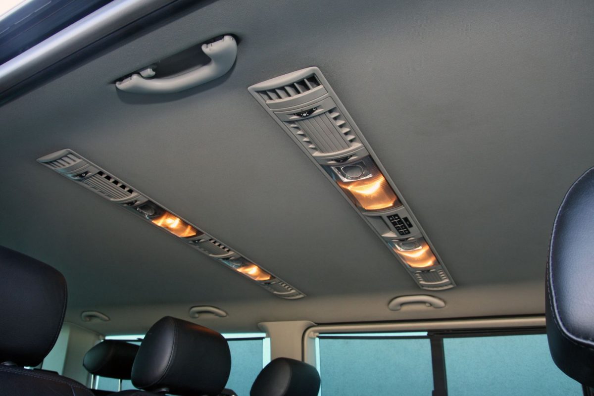 VOLKSWAGEN CARAVELLE