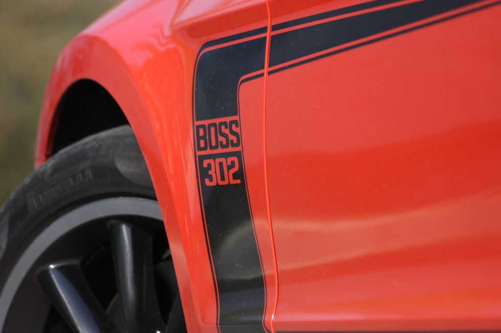 FORD MUSTANG