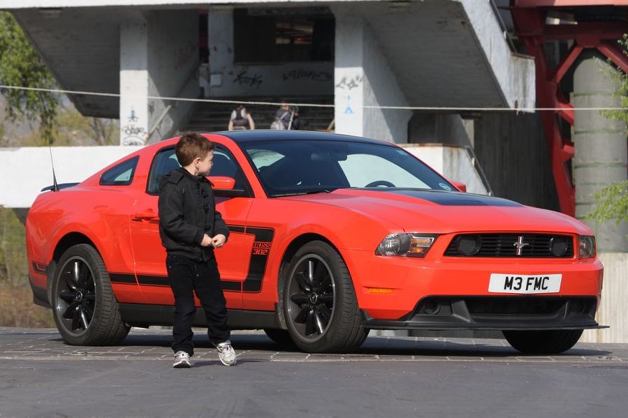 FORD MUSTANG