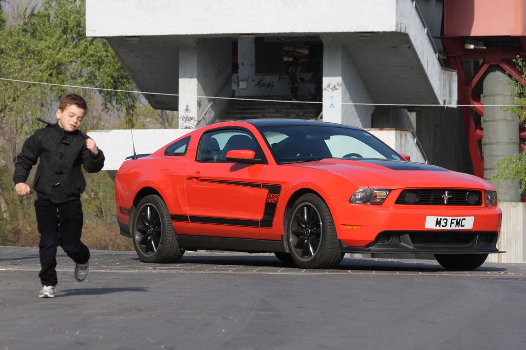 FORD MUSTANG