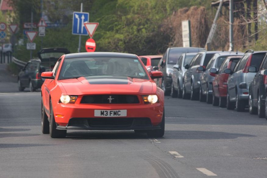 FORD MUSTANG