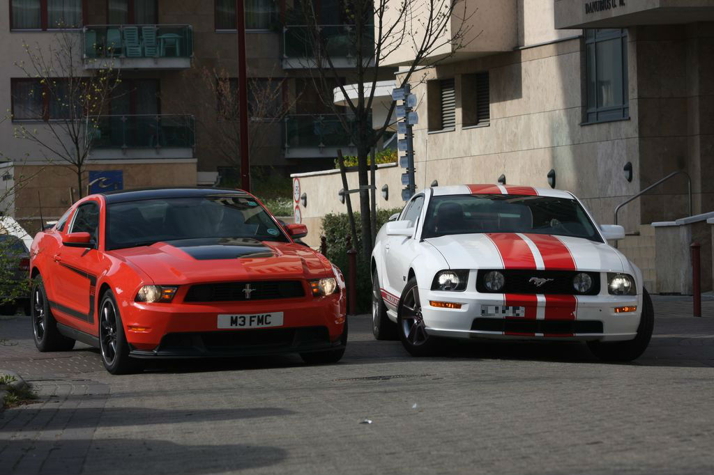FORD MUSTANG