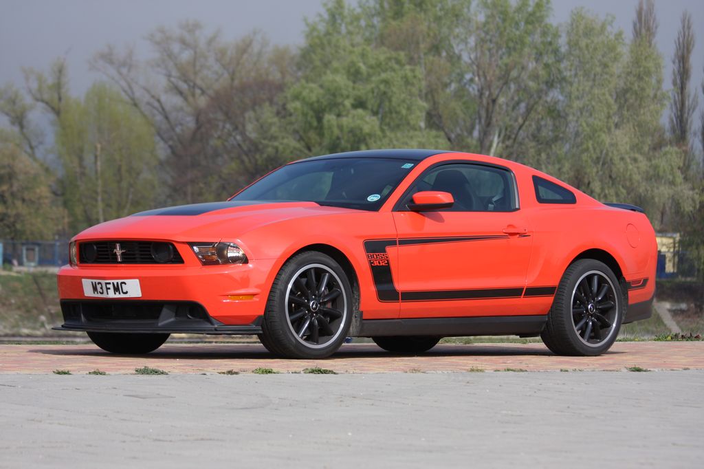 FORD MUSTANG