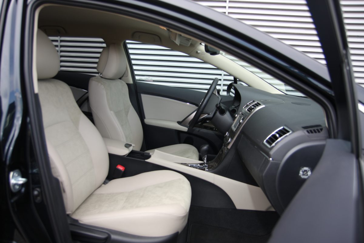 TOYOTA AVENSIS