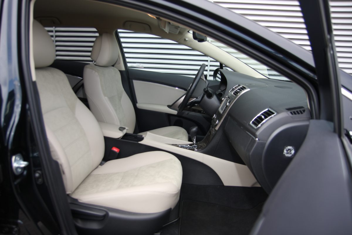 TOYOTA AVENSIS