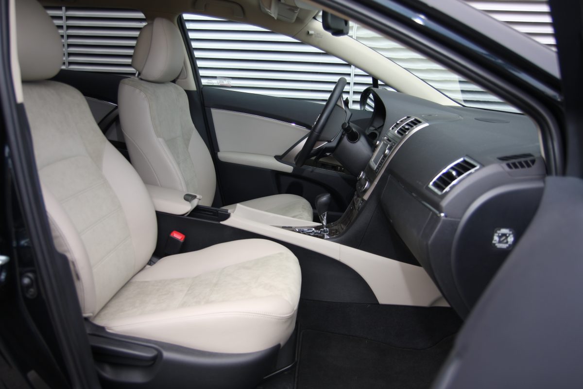 TOYOTA AVENSIS